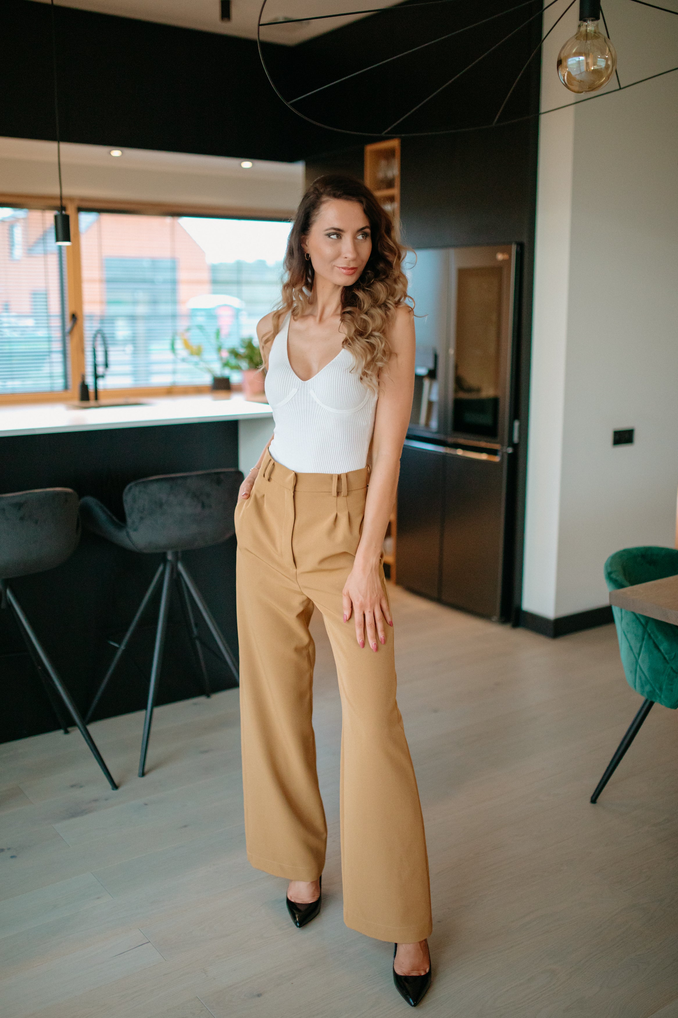 Elegant high-waist long pants Amposta, camel color --12%