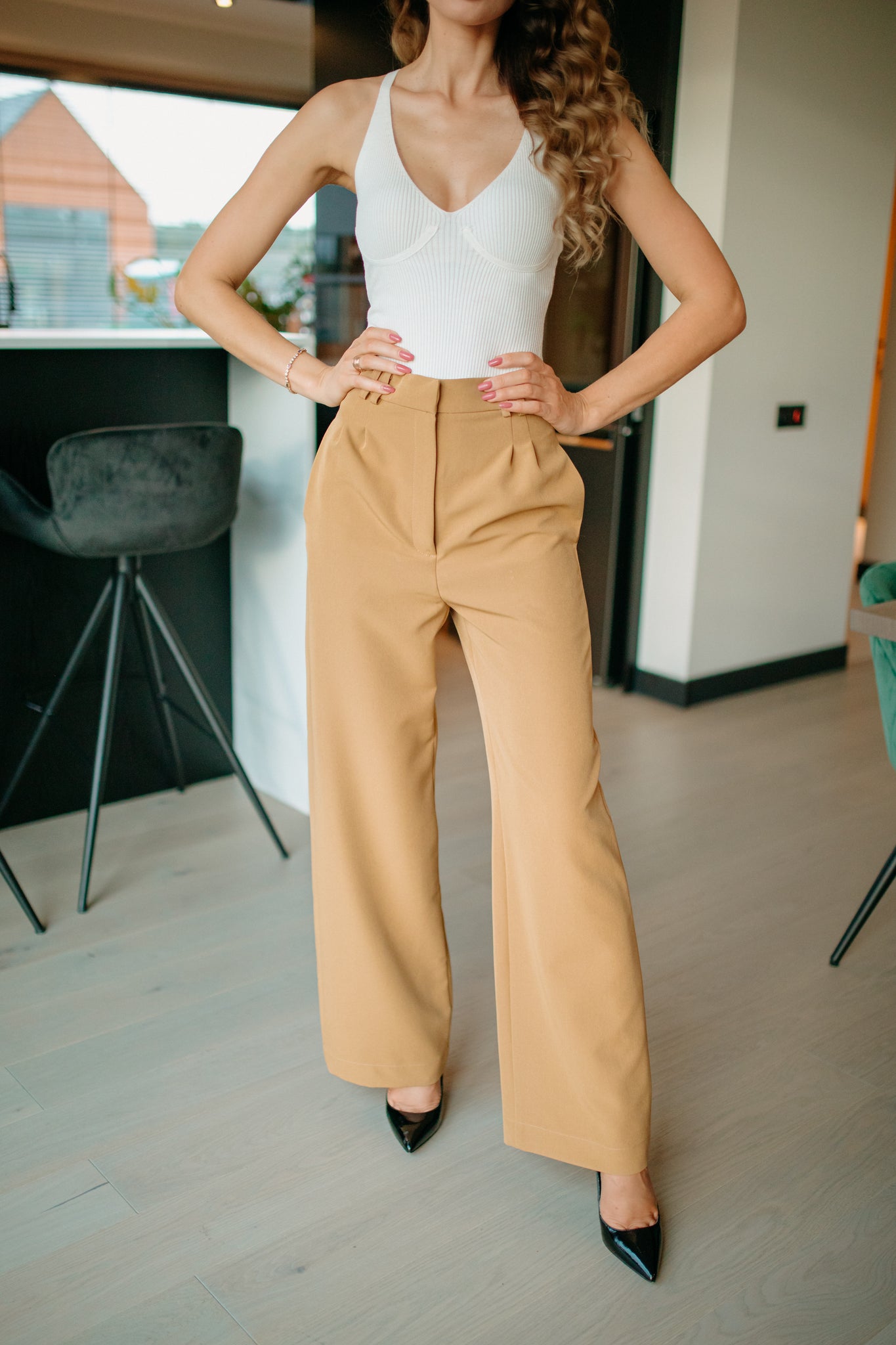 High-waisted wide-legged trousers Camel –